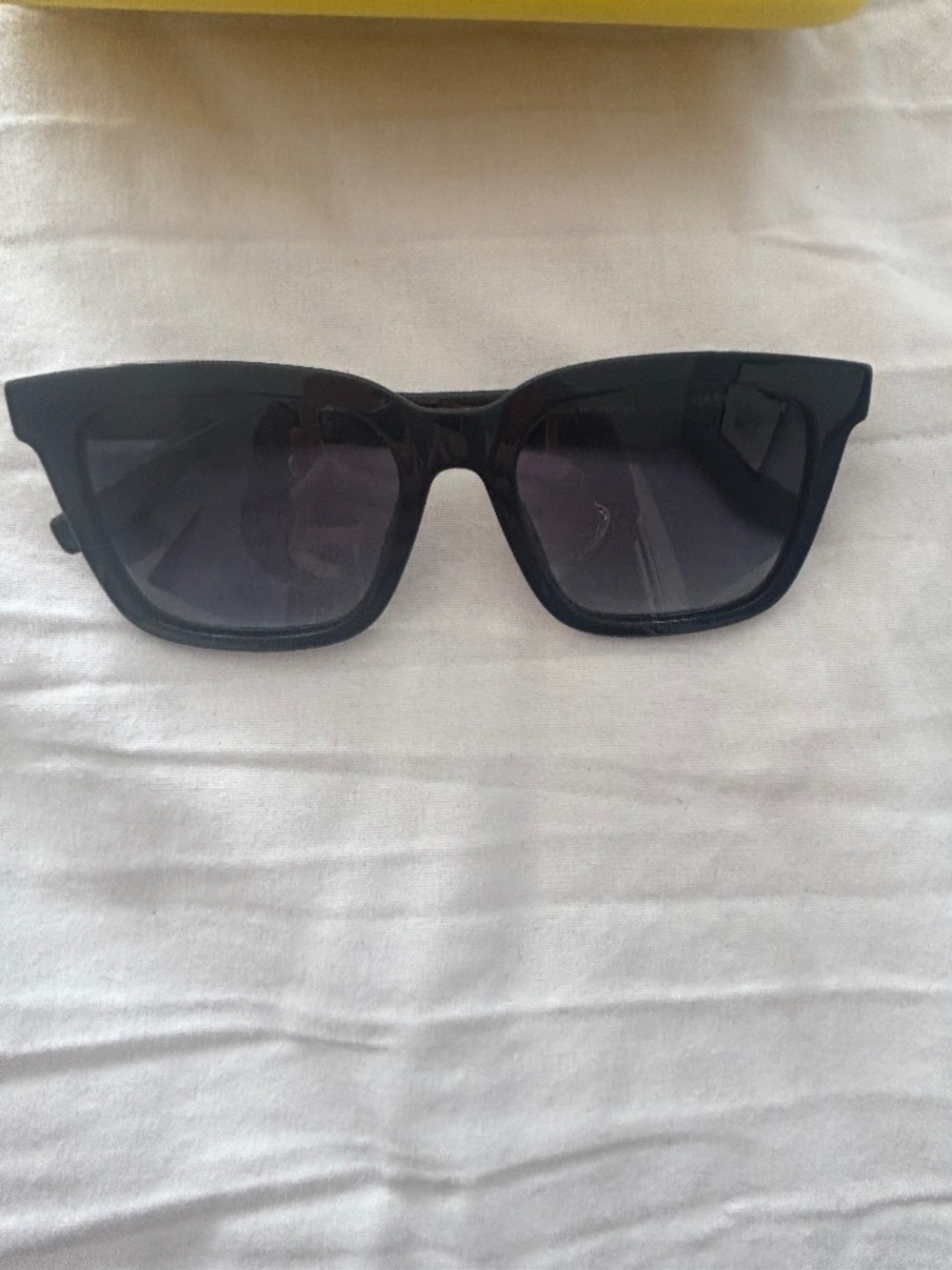 Marc Jacobs MARC 683/S Black Square Sunglasses Gradient Lens with Yellow Case